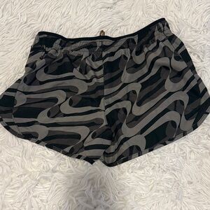 🔥 Last Chance: Nike Women's Black‎ and Gray Patterned Athletic Shorts